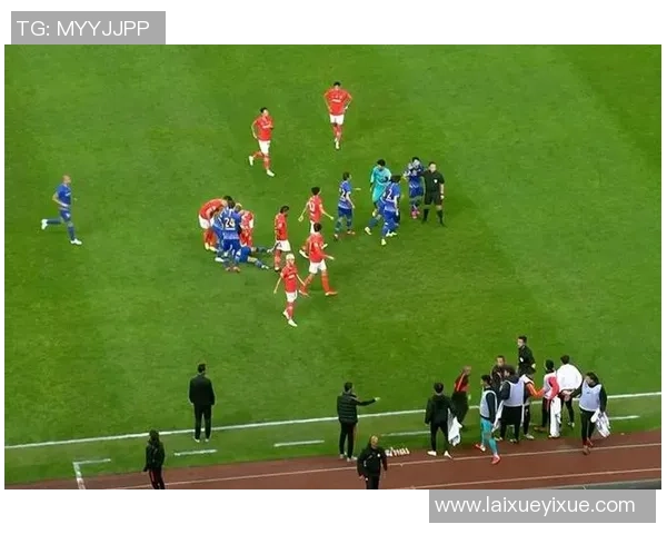 中超热刺逆转波尔图争议判罚引发全场热议与惊喜瞬间