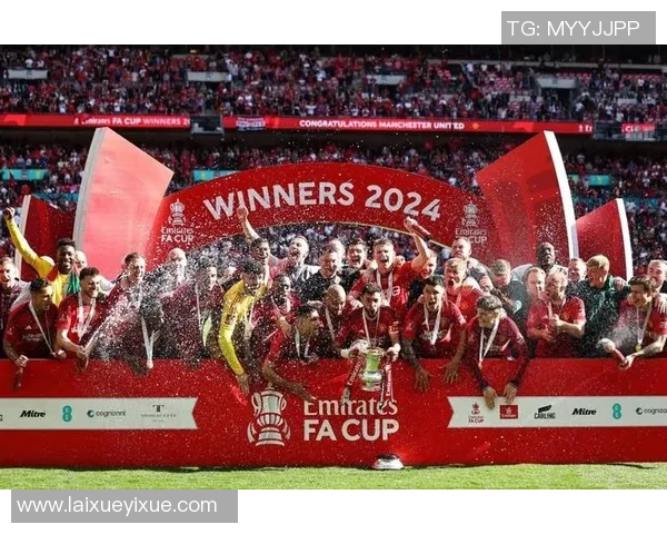 足总杯激战：拜仁与里昂战成平局全场气氛紧张引发热议