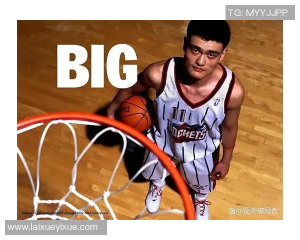 青年姚明的成长历程与篮球梦想的精彩瞬间回顾