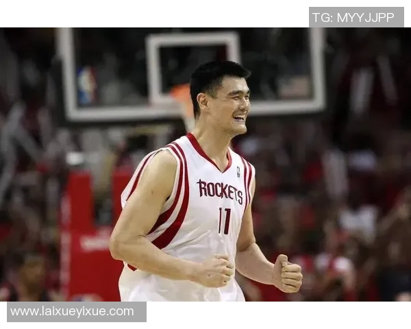 姚明加盟休斯顿火箭开启NBA新篇章引发全球篮球热潮
