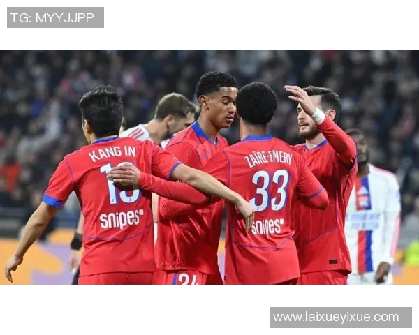 里昂逆袭利物浦3-2上演历史冷门全场欢呼声震天