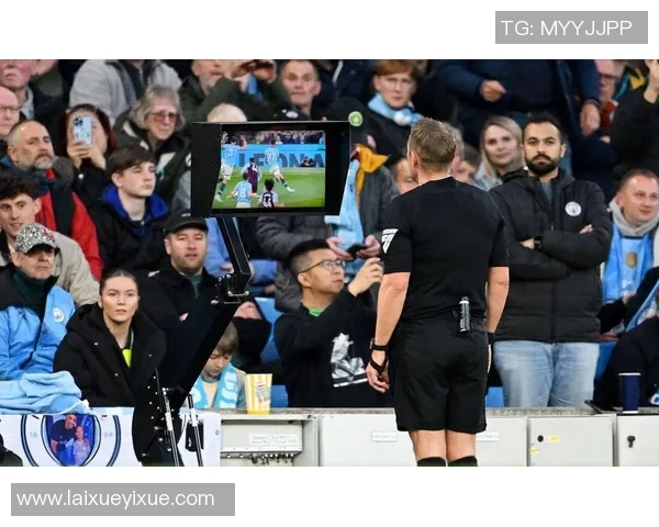 友谊赛尤文图斯逆转里昂乌龙球引发争议判罚全场沸腾