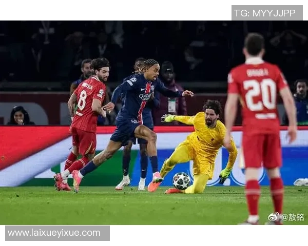 世界杯精彩对决里昂与巴黎圣日耳曼战成平局神扑瞬间震撼全场