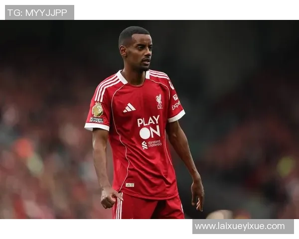 中超焦点战利物浦与曼联激战成平乌龙球引发争议判罚引爆全场气氛