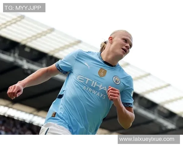 英超精彩对决那不勒斯大胜曼联帽子戏法点燃全场激情 英超精彩对决那不勒斯大胜曼联帽子戏法点燃全场激情